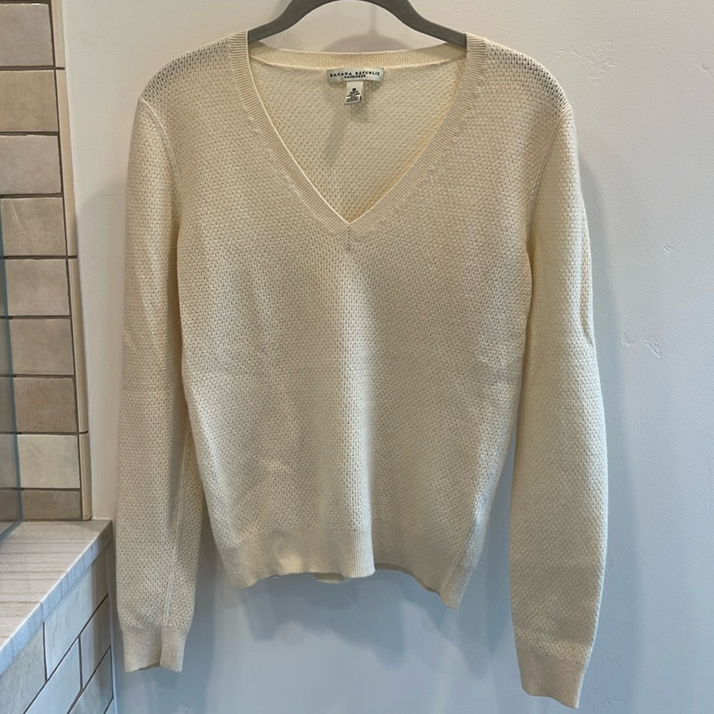 Banana republic, V-neck, cashmere sweater